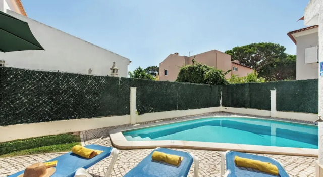 Вилла Residential cul-de-sac walking distance to centre, private pool, free AC wifi