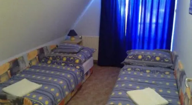 Babati Apartmanház, Book Lejlighed Hoteller i Western Transdanubia med parkering, Parkering