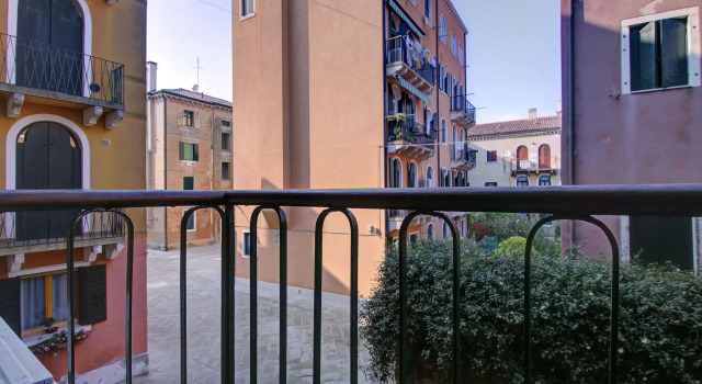 BALCONY-GHETTO 2pax internet aircond, wifi, Забронировать Отель Каннареджо Венеция
