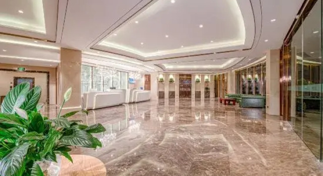YESTE INT'L Hotel, Rezerwuj Hotel Hotele w Baise z parkingiem, Parking