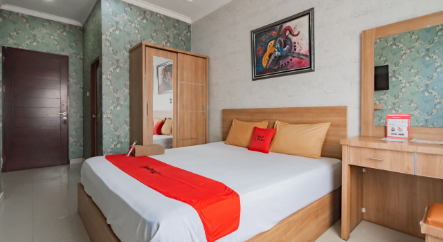 RedDoorz near Gedung Sate 2, Book Hotel Hotels in Bandung with Parking, near Perjuangan Monument, Parking