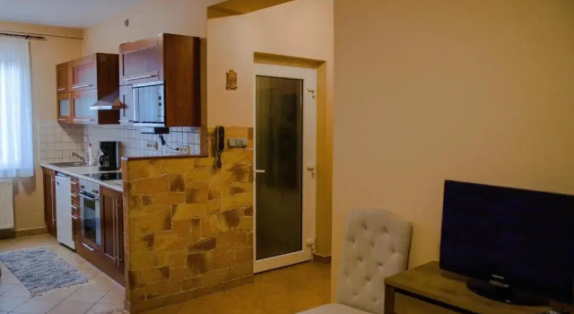 Bedi Apartmanház, Book Hotel Hoteller i Western Transdanubia med parkering, Parkering