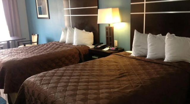 Четырёхместный номер Standard Days Inn by Wyndham Humble/Houston Intercontinental Airport