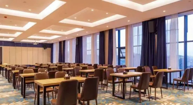 Xipan Bright pearl Hotel (Guiyang Huaxi Park, Government Affairs Center)