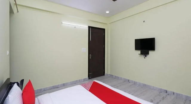 Delight Inn By OYO Rooms, Забронировать Отель Отели Гомти Нагара с завтраком, Завтраки