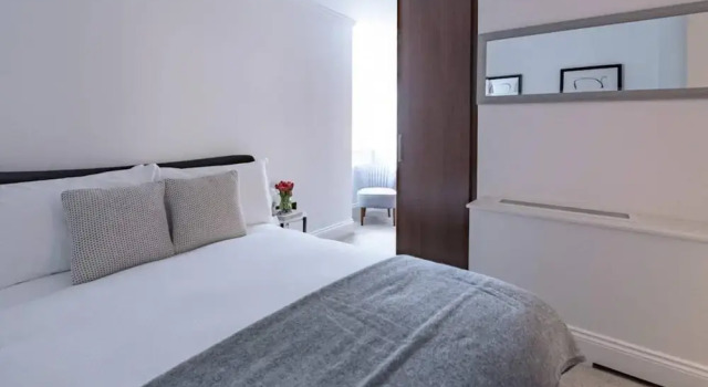 Modern, Luxurious 1BR Flat- Heart of Covent Garden, Забронировать Отель Лондон Большой Лондон, рядом с Capital Helpline