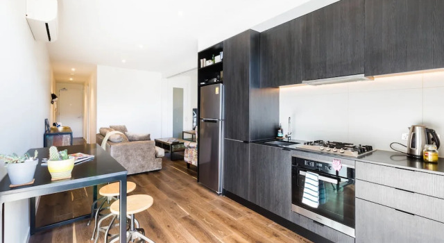 MAXINE, 1BDR Collingwood Apartment, Забронировать Апартаменты/квартира Коллингвуд Мельбурн