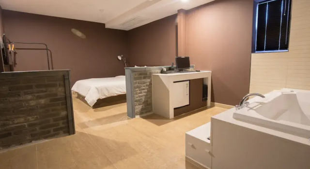 Dong Kyeong Hotel, Prenota Hotel Gunsan Jeollabuk-Do