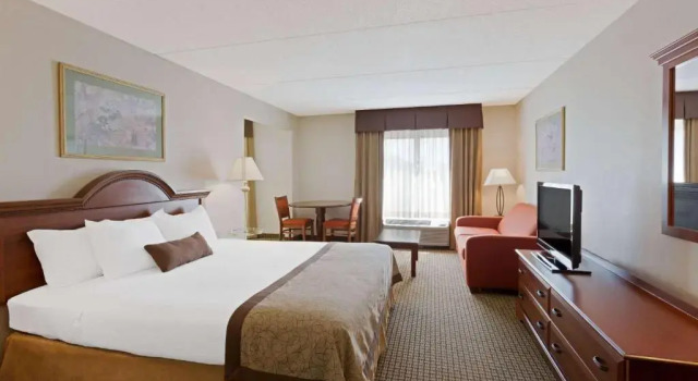 Люкс Wingate by Wyndham Charlotte Airport