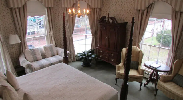 Serenity Inn Newport, Забронировать Отель Ньюпорт штат Род-Айленд, рядом с Шатл в гавани Ньюпорта