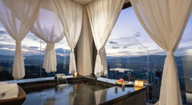 Люкс Grand Tengchong Ruili Hot Spring Scenic Hotel