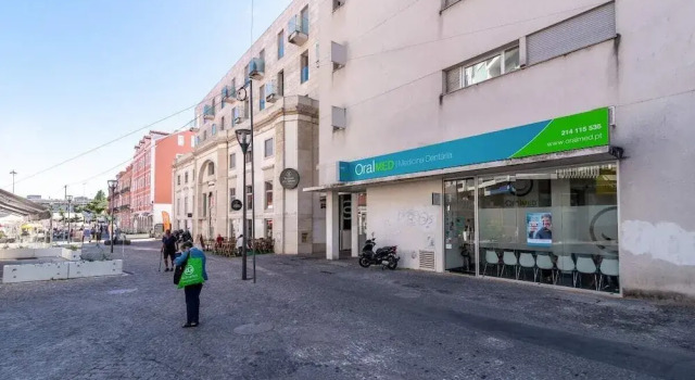 Gorgeous Apartment in Alges With Stunning Rooftop Pool, Book Lejlighed Hoteller i Algés med pool, Swimmingpool