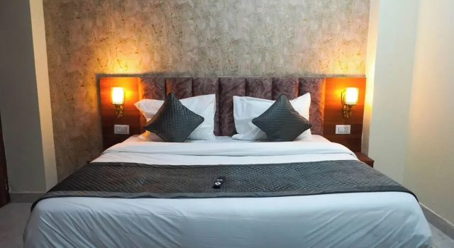 Номер Deluxe Hotel Relax Suites FNG Expresway 63 Noida