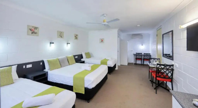 Двухместный семейный люкс Deluxe Azalea Motel - Under New Management