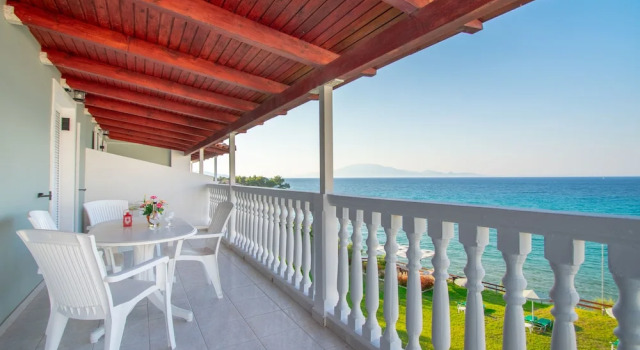 Апартаменты Comfort Baywatch Apartments on the Beach by "elite"