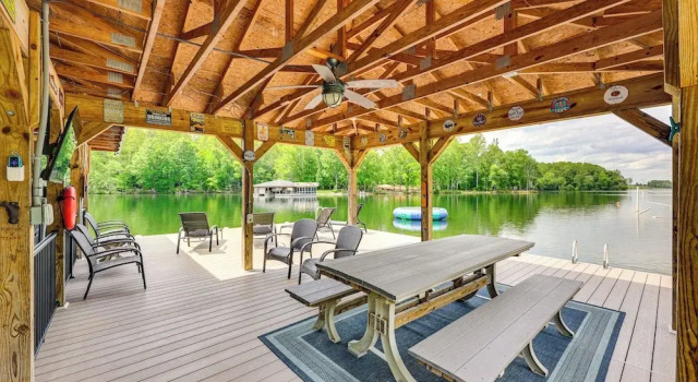 Коттедж Waterfront Lake Anna Home w/ Dock, Beach & Kayaks!
