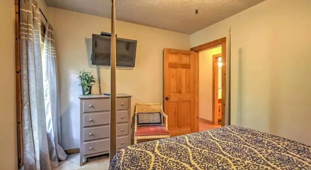 Er104 - R Tribe's Treehouse - Great Location - Close To Town! 5 Bedroom Cabin by RedAwning