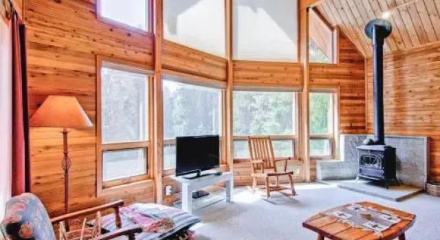 Red Fox Retreat - 2BR/2BA Tri-Level Home