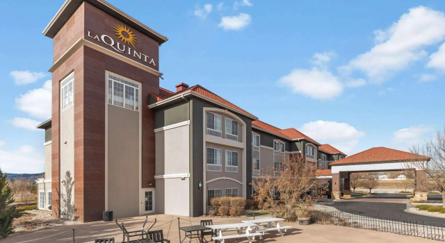 La Quinta Inn & Suites by Wyndham Loveland Estes Park, Забронировать Отель Отели Лавленд 3 звезды, 3*