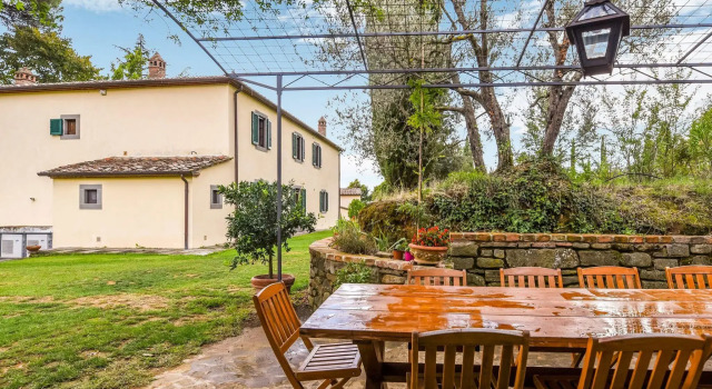 Villa With Private Pool, Near Cortona, 3 Apartments