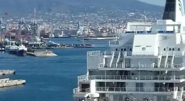 Molo 33 Napoli, Buchen Sie Hotel Anlegestelle Molo Beverello Neapel