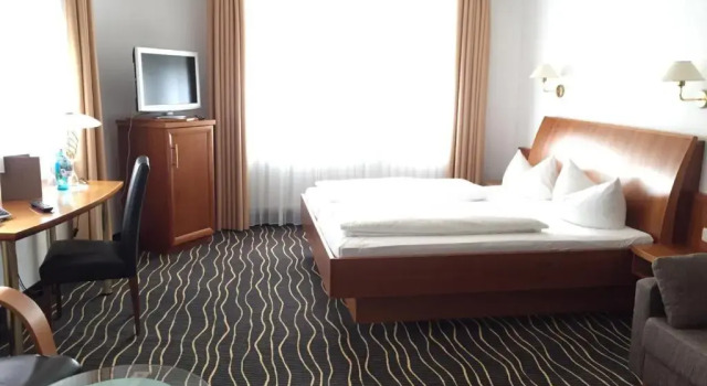 Трёхместный номер Standard Hotel Zur Schönen Aussicht