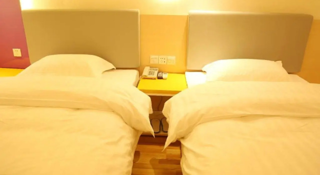 Двухместный номер Standard 7Days Inn Neijiang Longchang Xinhua Street Branch