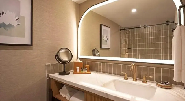 Люкс с видом на бассейн The Scottsdale Resort & Spa, Curio Collection by Hilton