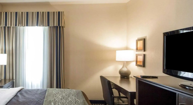 Номер Standard Quality Inn Tulsa-Downtown West