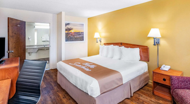 Days Inn Clarksville, Rezerwuj Hotel Hotele w Clarksville z basenem, Basen