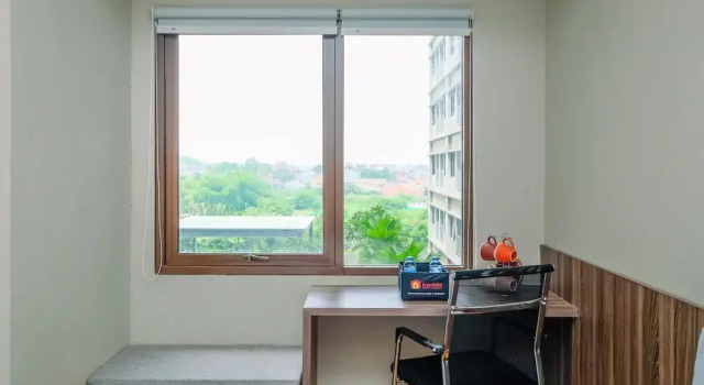 Номер Standard Comfortable Pool View Studio Room at Gateway Park LRT City Jatibening Apartment By Travelio