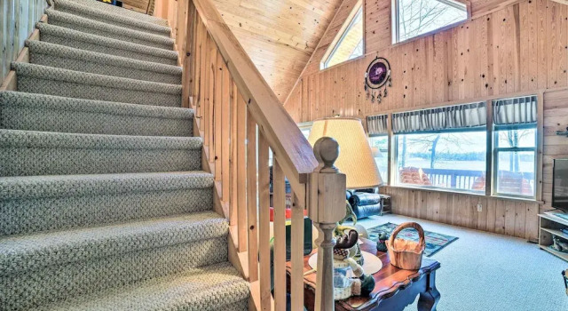 Коттедж Secluded Lost Lake Cottage with Spacious Loft!