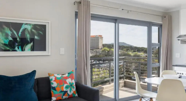 Апартаменты The Paragon Urbane CENTRALLY LOCATED, MODERN COMFORTS