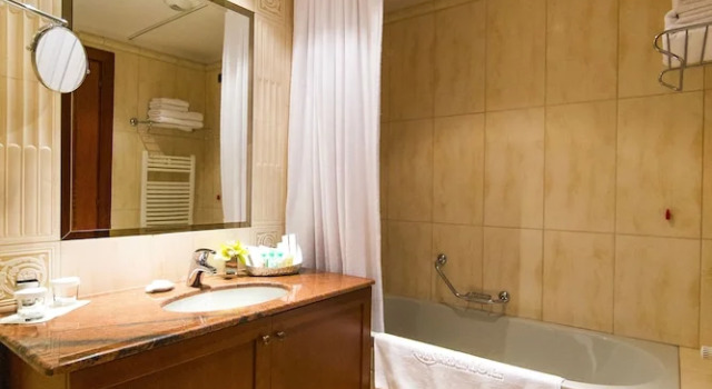 Семейный номер Standard с 2 комнатами с балконом и с видом на горы Lux Garden Hotel