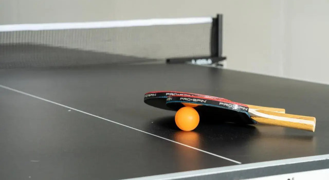 Timber Valley I HotTub I PingPong I Sleep 14 I BBQ, Rezerwuj Hotel Drumheller 