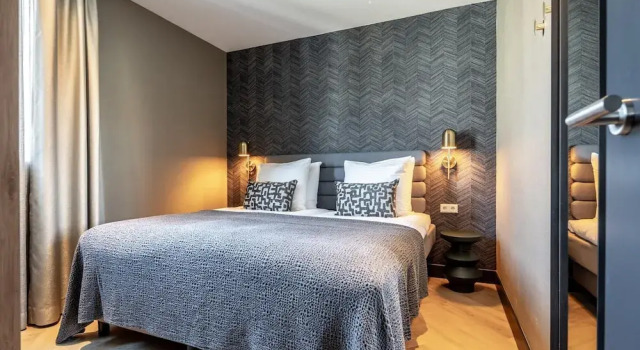 Historic Canal Home in Delft, Book Vacation Home Hotels in Delft with Parking, Parking