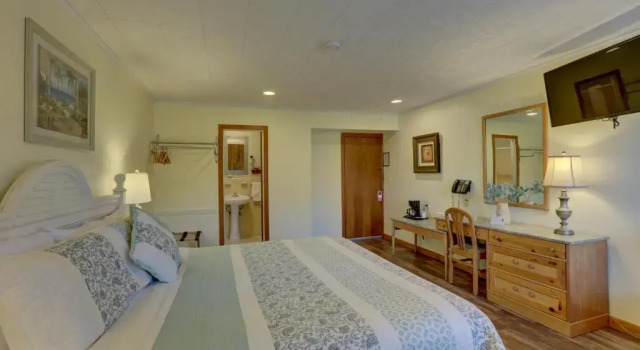 Двухместный номер Deluxe Мансарда Cape Pines Motel