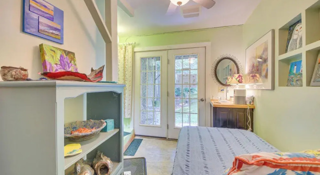 Cozy Boothbay Studio w/ Patio ~ 5 Mi to Harbor!, Забронировать Апартаменты/квартира Отели Мэна с парковкой, Парковка