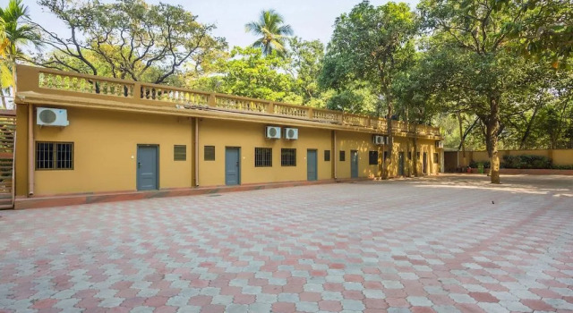 Oyo Flagship 24429 Oriental Rooms And Banquet, Varaa Hotelli Hotellit New Delhi uima-altaalla, Uima-allas