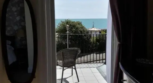 Номер Deluxe Breakers Guest House