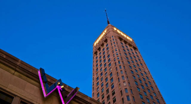 W Minneapolis - The Foshay, Varaa Hotelli Hotellit Minnesota pysäköinnillä, Pysäköinti