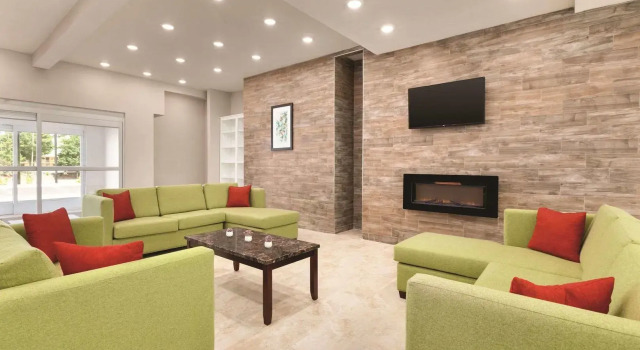 Country Inn & Suites by Radisson, Greensboro, NC, Забронировать Отель Гринсборо Северная Каролина, рядом с Торговый центр Four Seasons