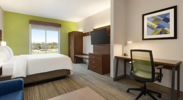 Номер Standard Holiday Inn Express Hotel & Suites Opelika Auburn by IHG