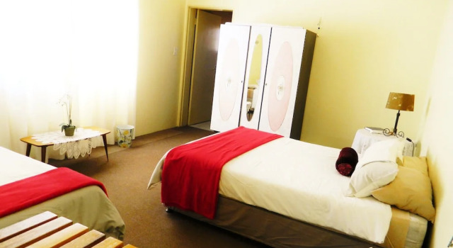 Vastrap Guest Farm, Book Landbrugsophold Hoteller i Karas med parkering, Parkering