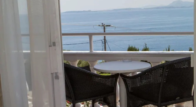 Трёхместный номер Standard с балконом и с видом на море Pantokrator Hotel