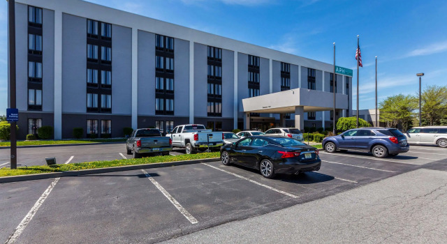 Hampton Inn Allentown, Rezerwuj Hotel Hotele w Ruppsville z basenem, Basen