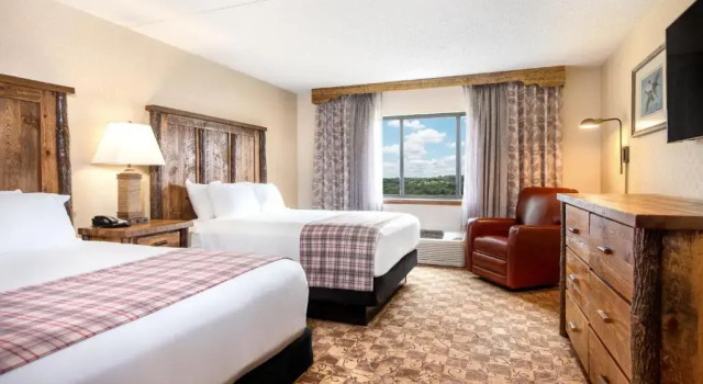 Четырёхместный номер Standard Lodge of the Ozarks
