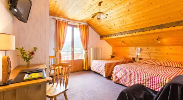 Трёхместный номер Standard Logis Hotel & Spa Beau-Site