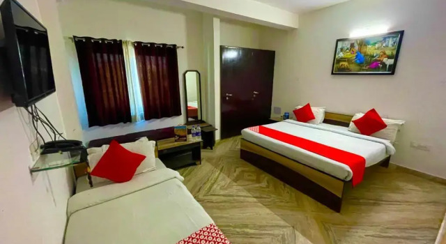 Семейный номер Standard с видом на горы Nahargarh Palace Hotel