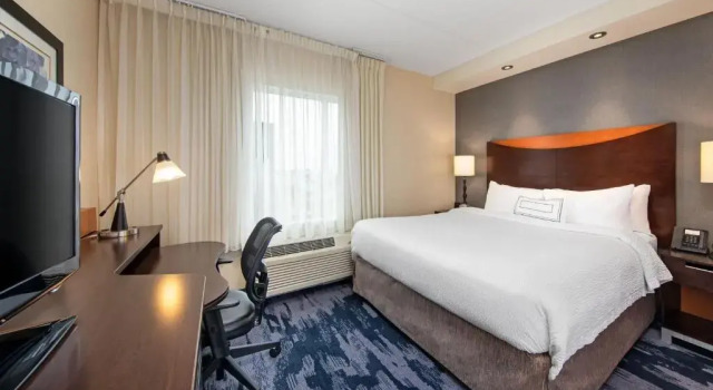 Люкс Fairfield Inn & Suites by Marriott Toronto Mississauga